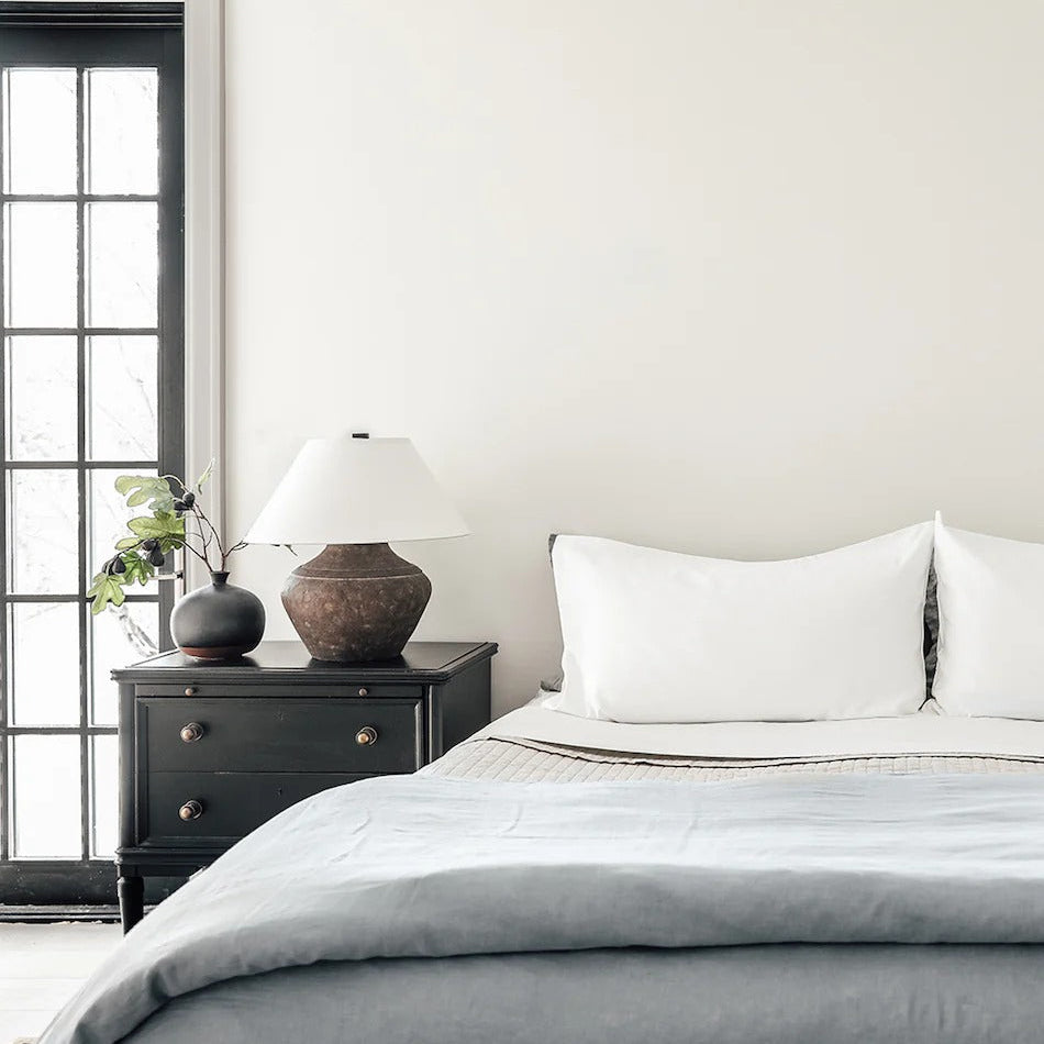 Distressed Finish Ceramic Pot Table Lamp